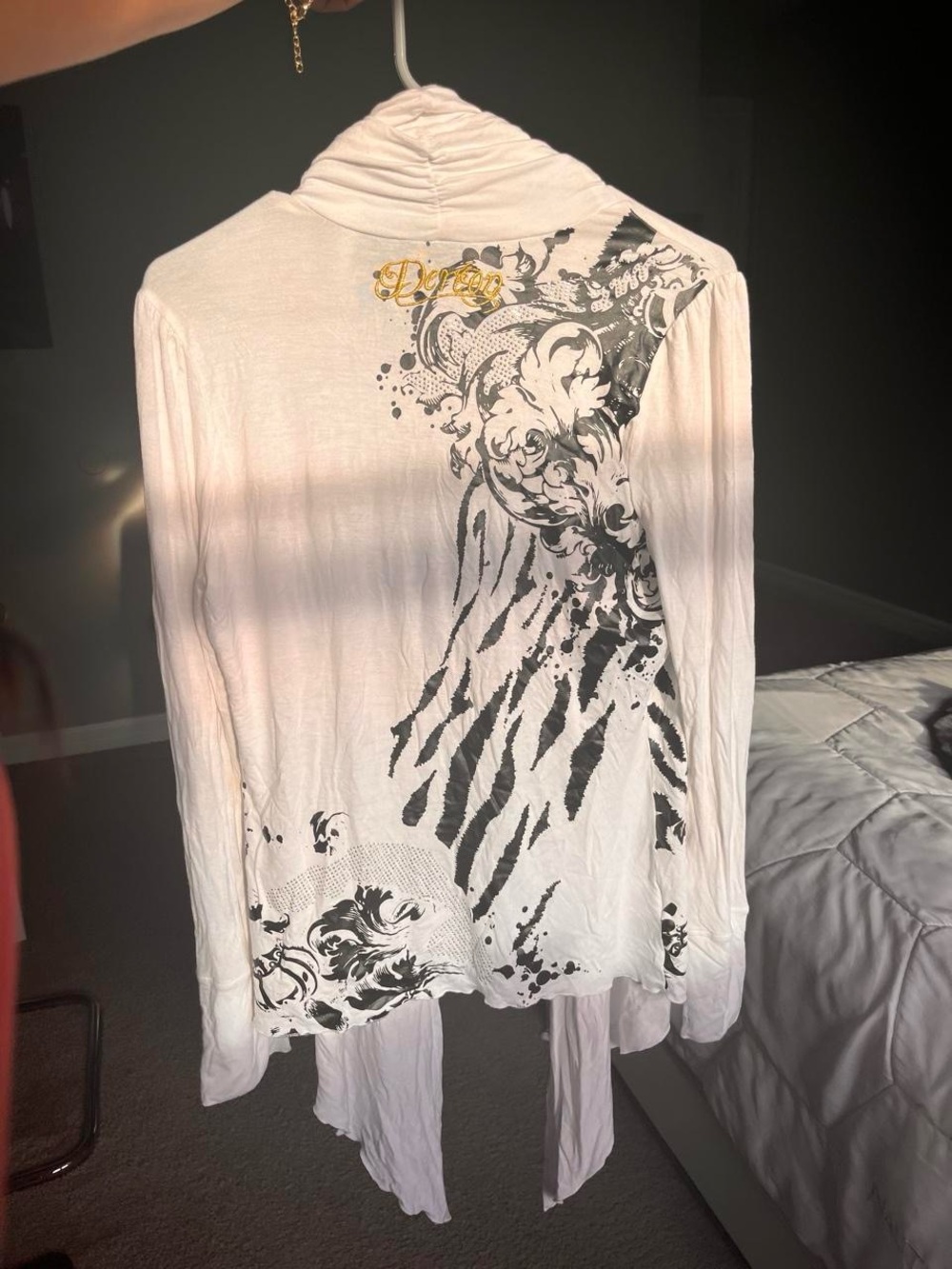 Dereon White Open-Front Graphic Cardigan with Black Print and Gold Script
